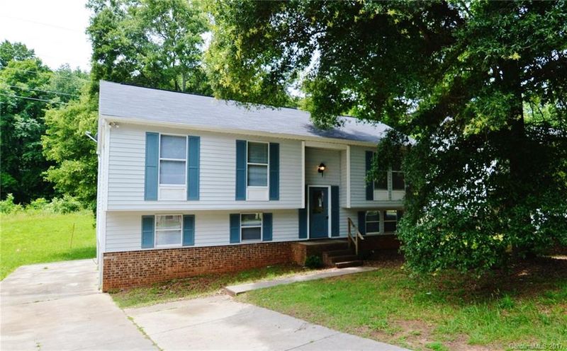 5516 Bleeker St, Charlotte, NC 28215