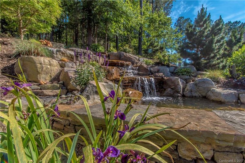 304 Brookridge Dr, Mount Holly, NC 28120