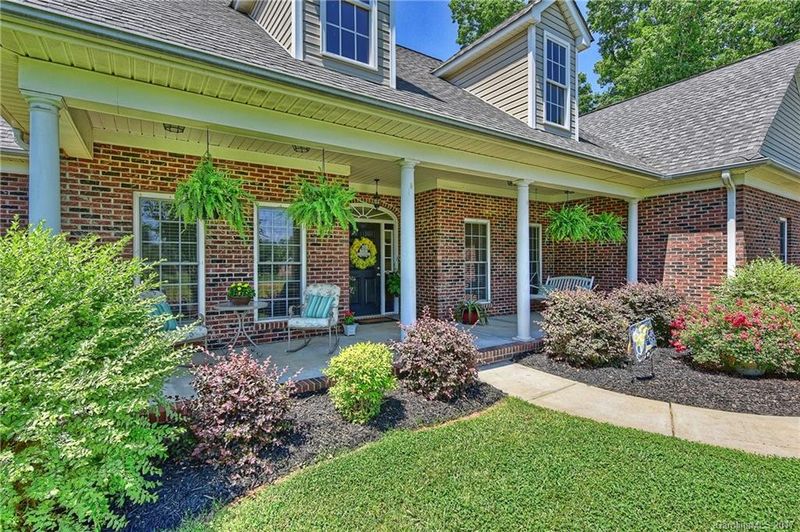 1317 Forest Bluff Dr, Midland, NC 28107