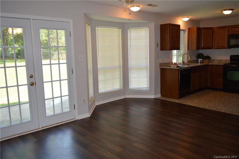 9435 Pondside Ln, Charlotte, NC 28213