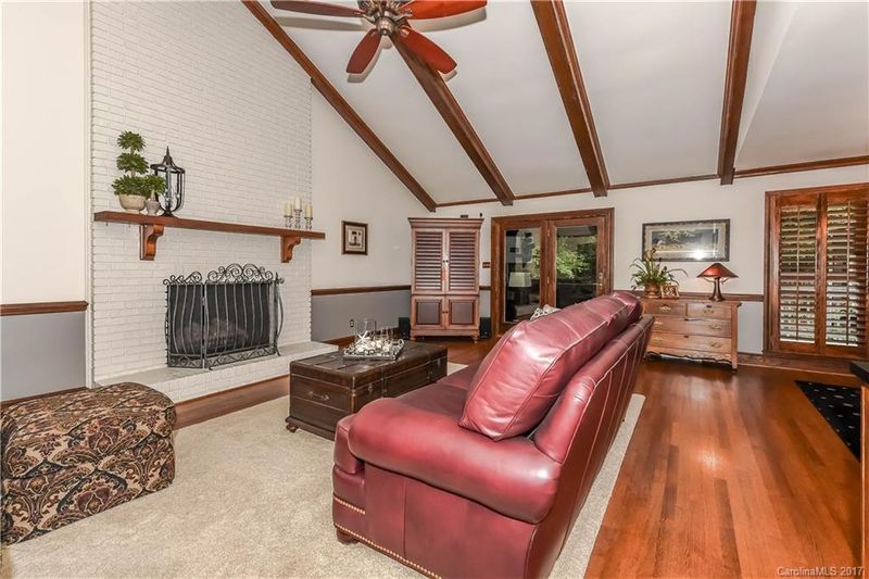 129 Medearis Dr, Charlotte, NC 28211