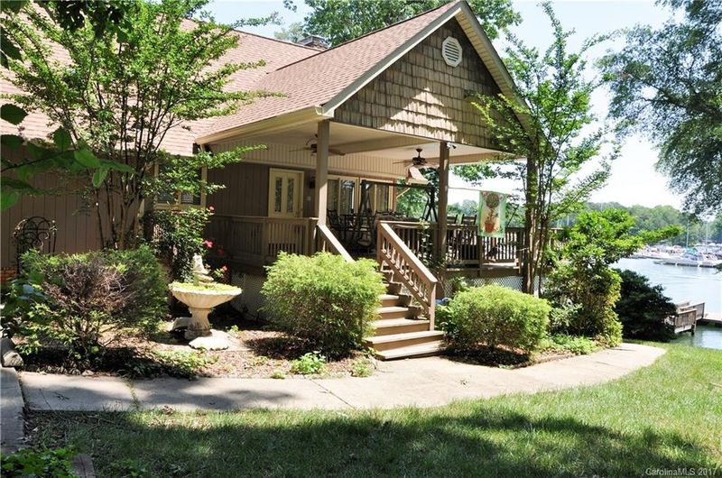 20001 Colony Point Ln, Cornelius, NC 28031
