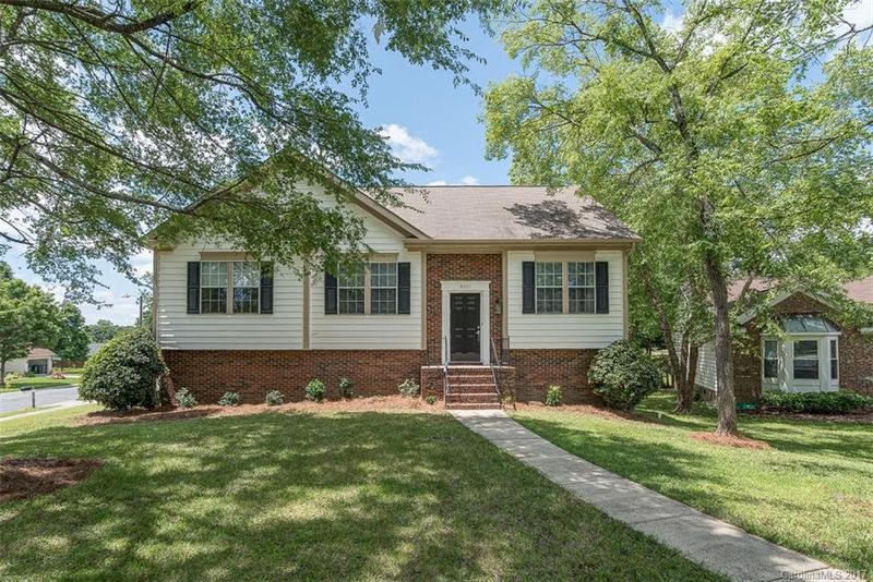 8801 Tarpan Ct, Charlotte, NC 28216