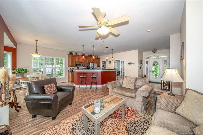 8620 Plaza Park Dr, Charlotte, NC 28215