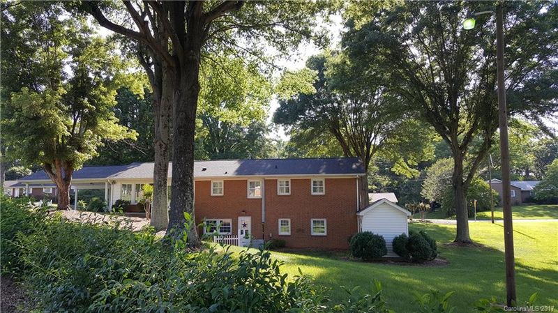 212 Johnston Dr, Belmont, NC 28012
