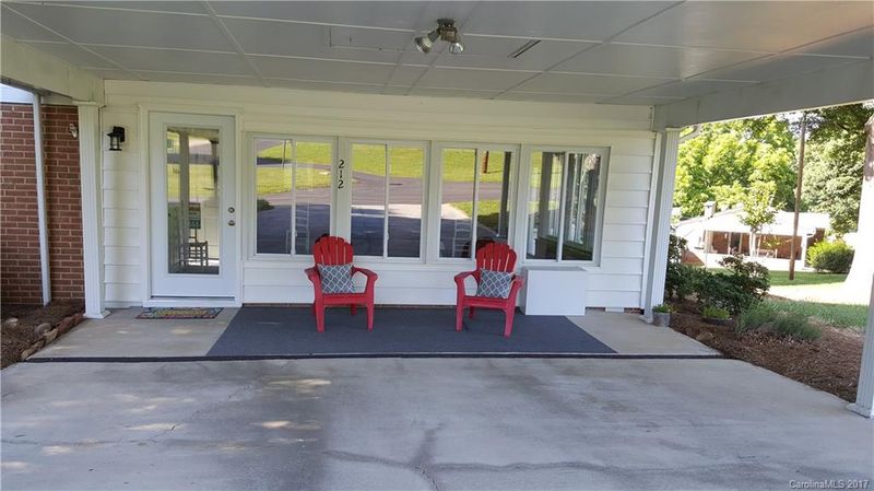212 Johnston Dr, Belmont, NC 28012