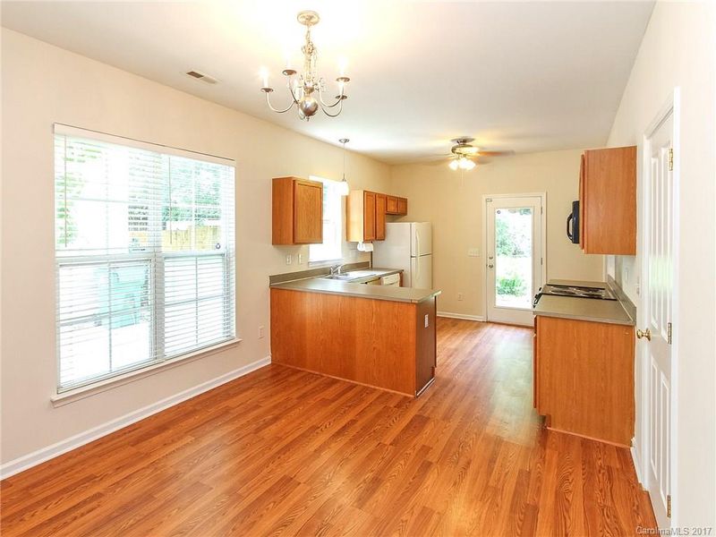 4737 Eaves Ln, Charlotte, NC 28215