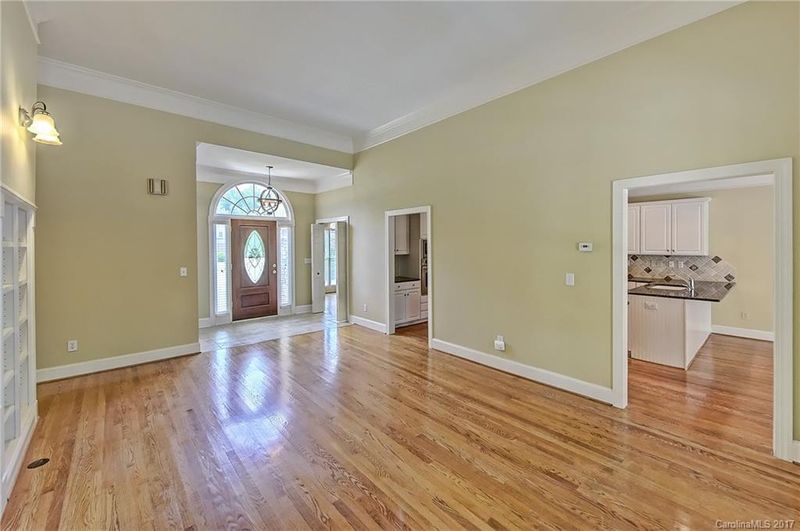 18905 Elm Row Ct, Davidson, NC 28036