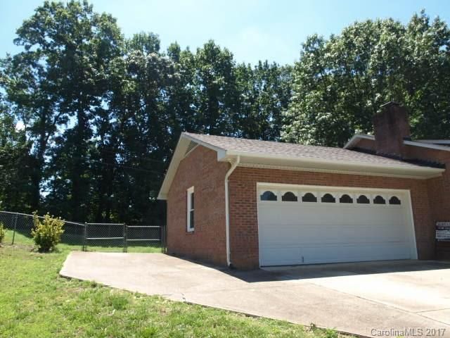 2194 Wt Carpenter Dr, Lincolnton, NC 28092