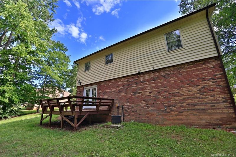 114 Crestview Dr, Belmont, NC 28012
