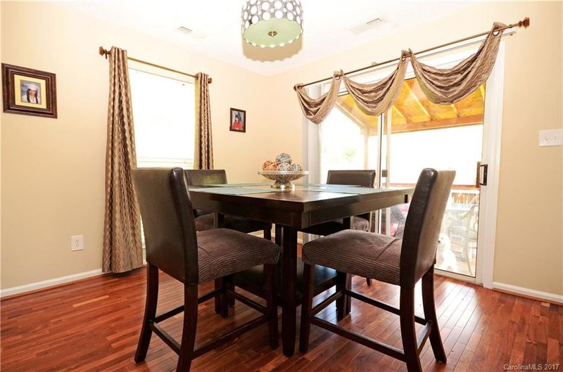 1215 Kerry Greens Dr, Matthews, NC 28104