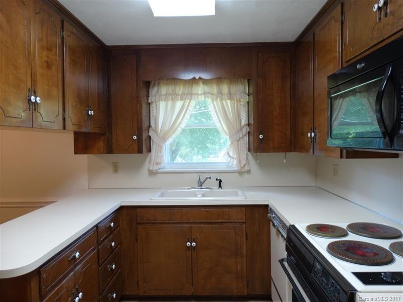 1496 18th Avenue Pl NE, Hickory, NC 28601
