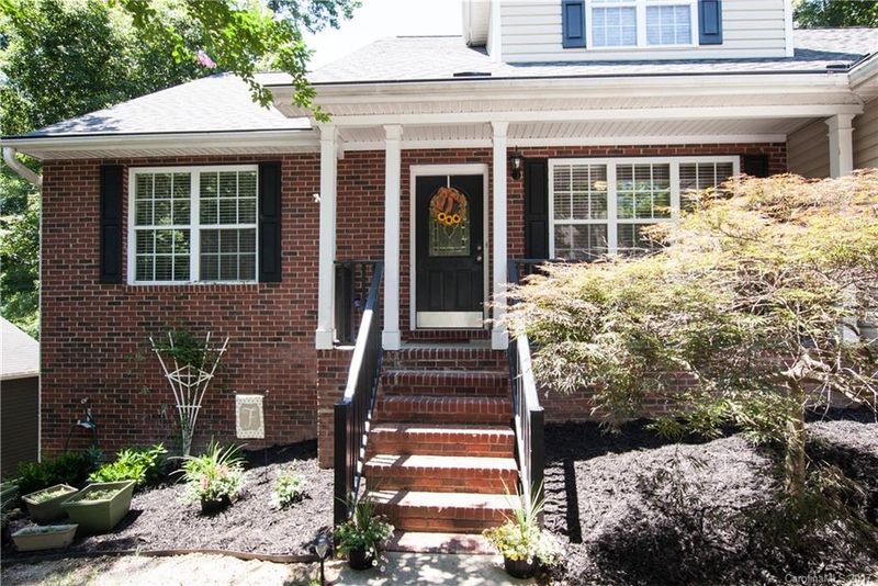 6025 Lanai Ln, Tega Cay, SC 29708