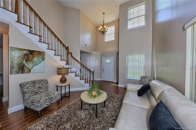 2112 Tanfield Dr, Matthews, NC 28105