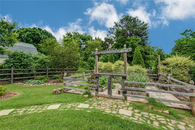 7435 Crowflock Ct, Charlotte, NC 28226