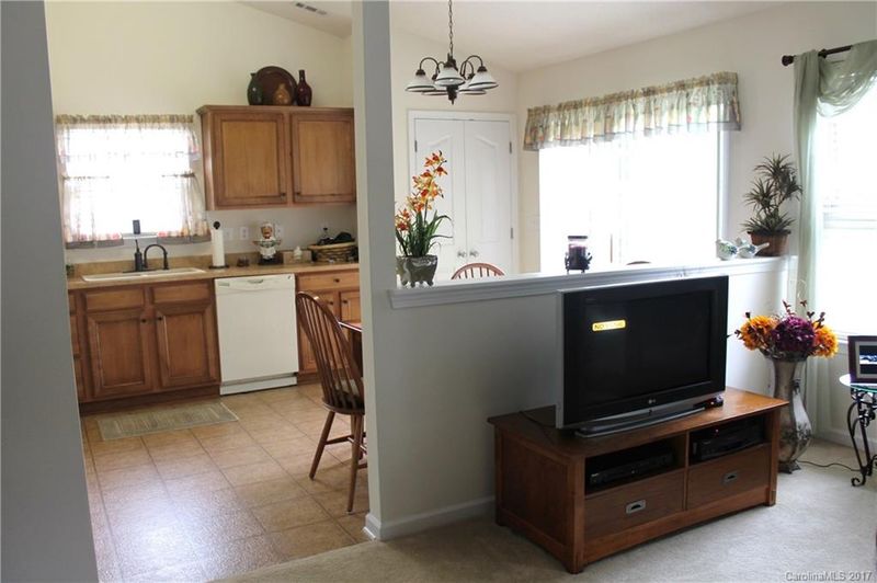 922 River Trail Rd, Lowell, NC 28098