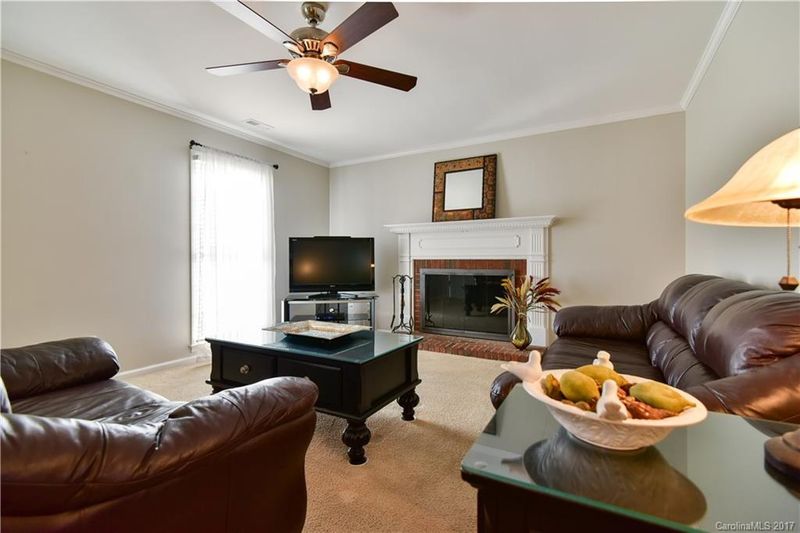 5024 Biltmore Forest Dr, Matthews, NC 28105