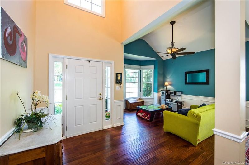 2120 Sablewood Dr, Charlotte, NC 28205