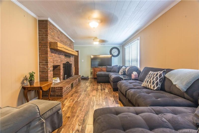 11453 Mooresville Rd, Davidson, NC 28036