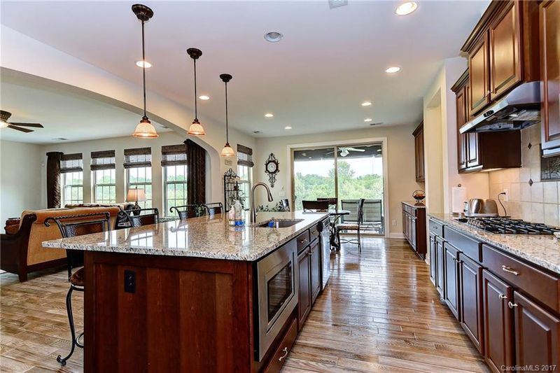 1100 Oleander Ln, Waxhaw, NC 28173