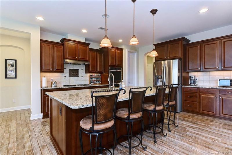 1100 Oleander Ln, Waxhaw, NC 28173