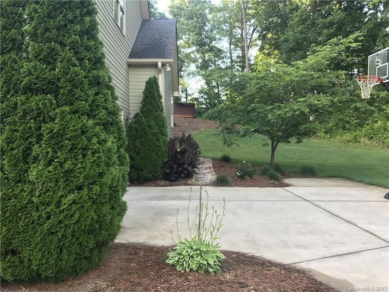3725 Glen Meadows Dr, Denver, NC 28037