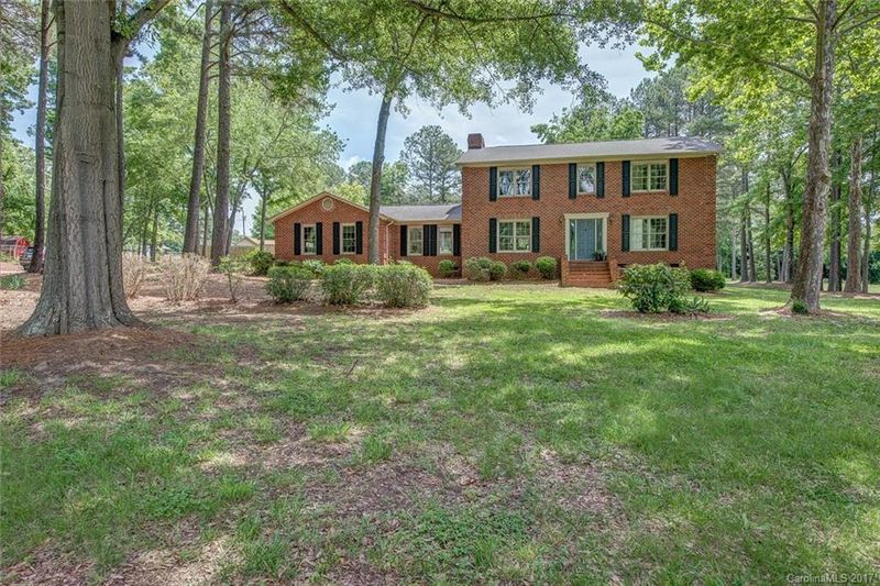 933 Oates Rd, Bessemer City, NC 28016