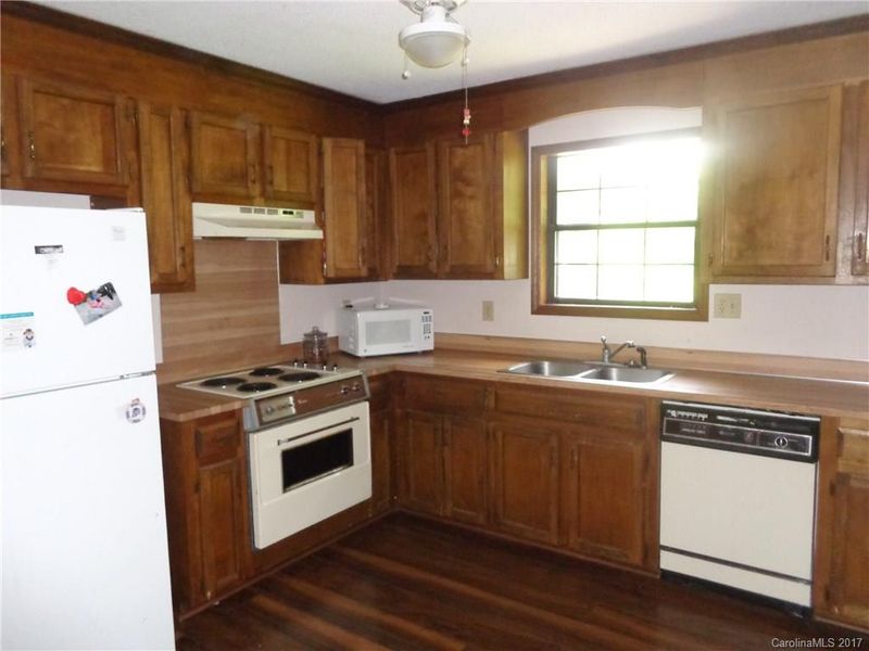 207 Timberlane Dr, Belmont, NC 28012