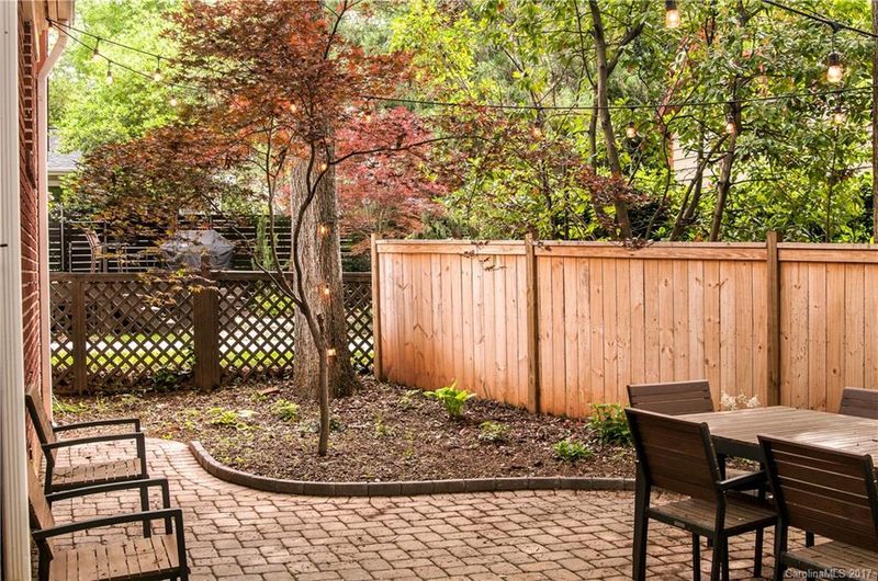 2221 Ledgewood Ln, Charlotte, NC 28203