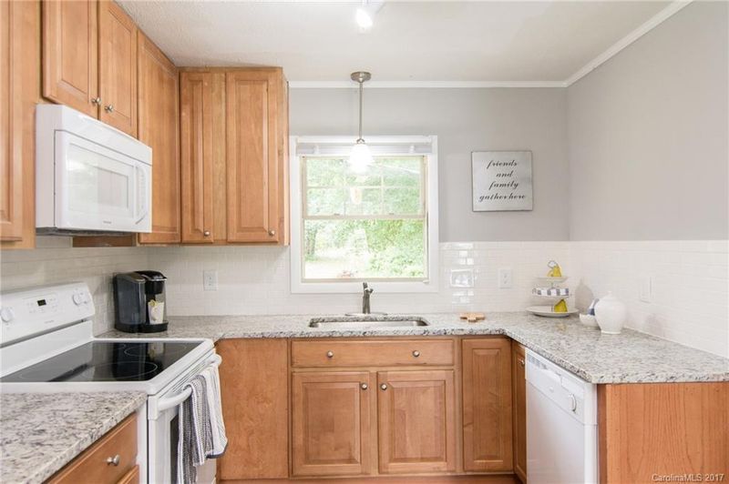 1533 Kingston Dr, Kannapolis, NC 28083