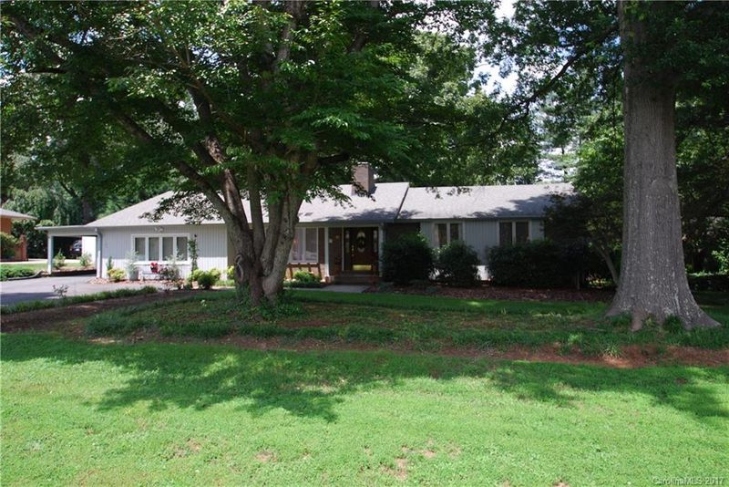 105 General Stonewall Jackson St, Stanley, NC 28164