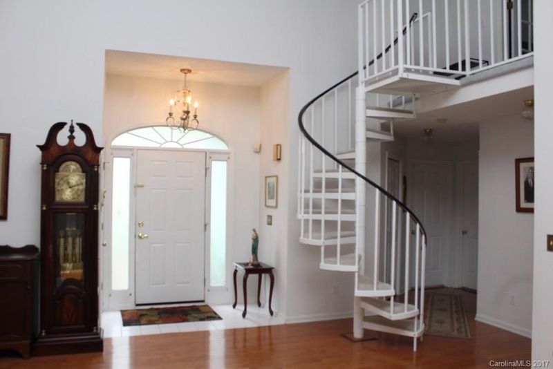 9805 Dunfries Rd, Matthews, NC 28105