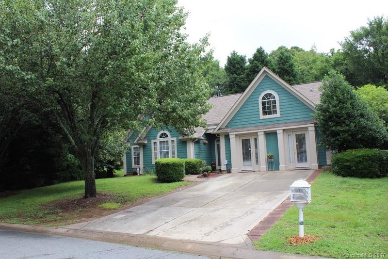 9805 Dunfries Rd, Matthews, NC 28105