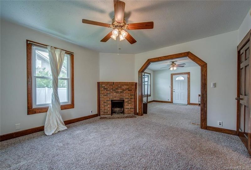 1011 N Main St, Lowell, NC 28098
