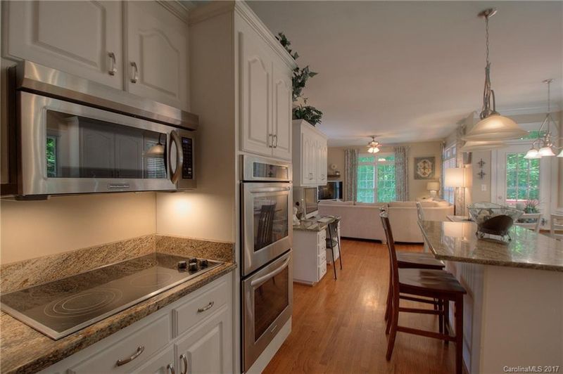 2045 Caernarfon Ln #61, Matthews, NC 28104