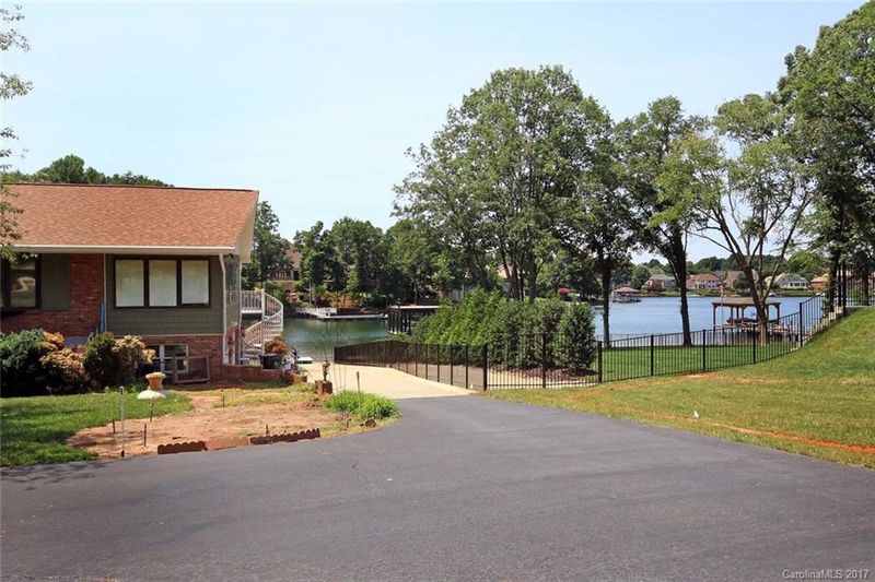 19709 Bustle Rd, Cornelius, NC 28031