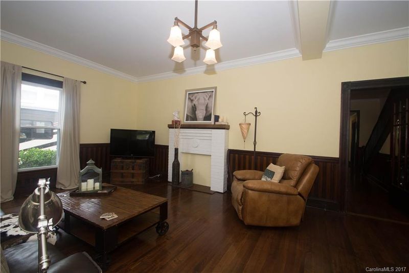 738 N Main St, Mooresville, NC 28115
