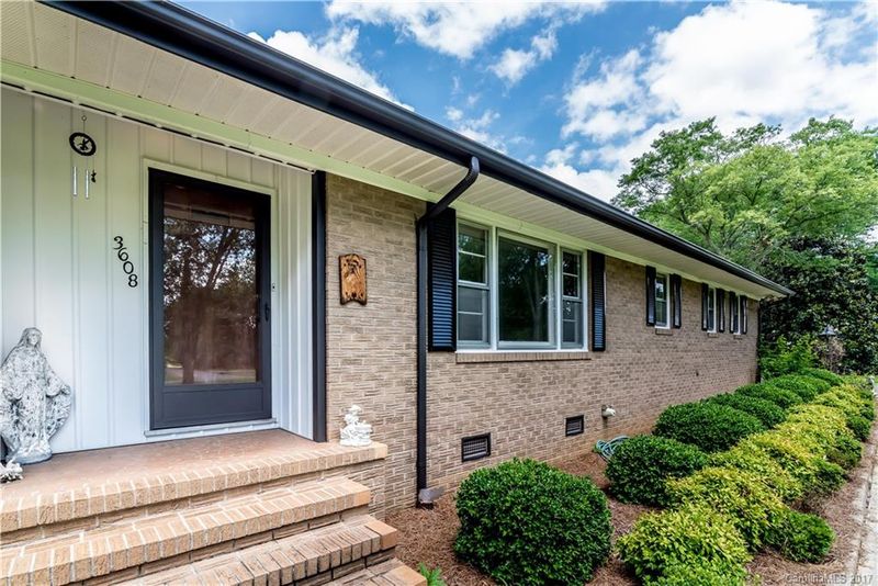 3608 Pinecrest Dr, Gastonia, NC 28056