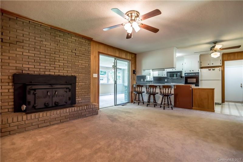 3608 Pinecrest Dr, Gastonia, NC 28056