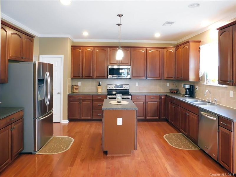 12126 Palomar Dr, Huntersville, NC 28078