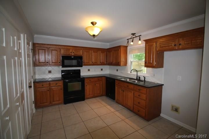 1012 Autumn Ln, Concord, NC 28025