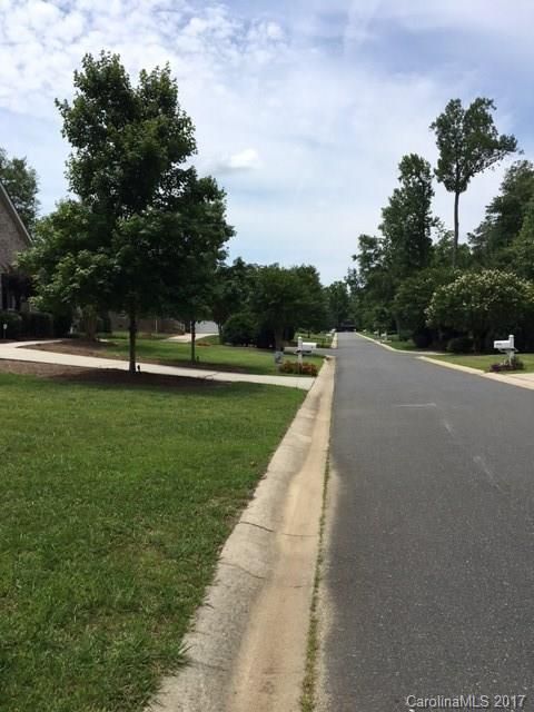 3010 Phillips Fairway Dr, Charlotte, NC 28216