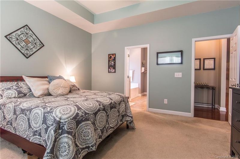 4046 Hickory View Dr, Fort Mill, SC 29707