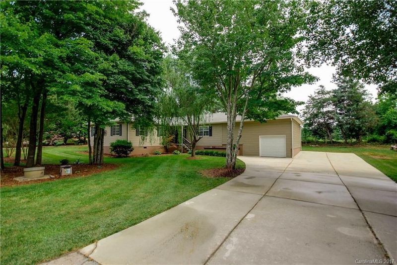 7596 Sarah Dr, Denver, NC 28037