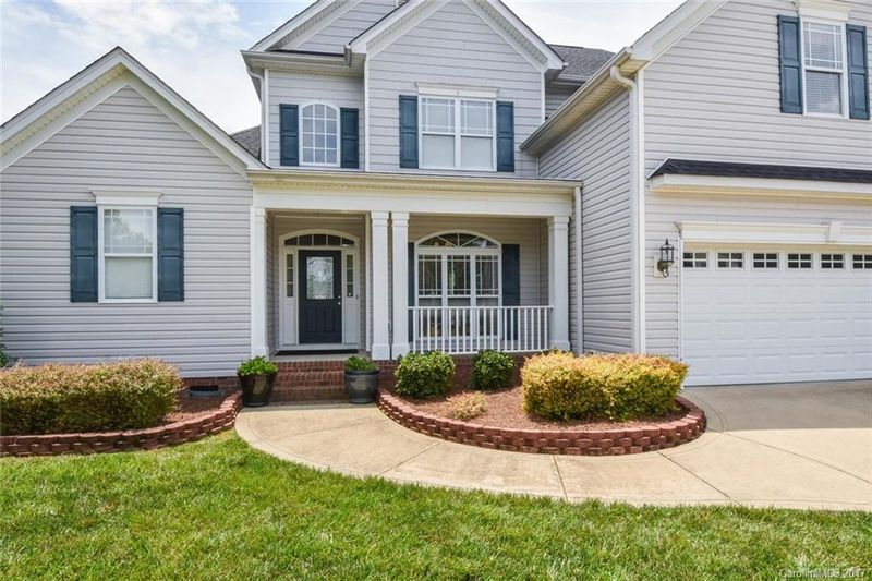 8638 Castle Cliff Dr, Matthews, NC 28105