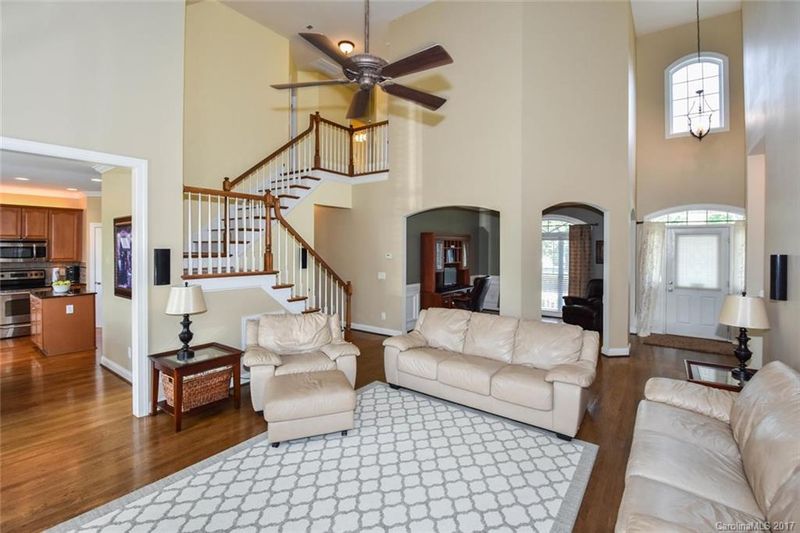 8638 Castle Cliff Dr, Matthews, NC 28105