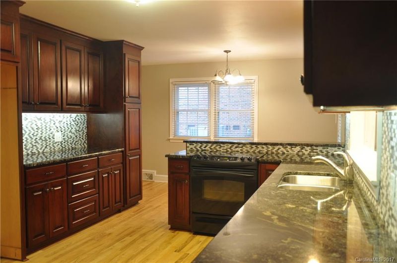 711 N Laurel St, Lincolnton, NC 28092