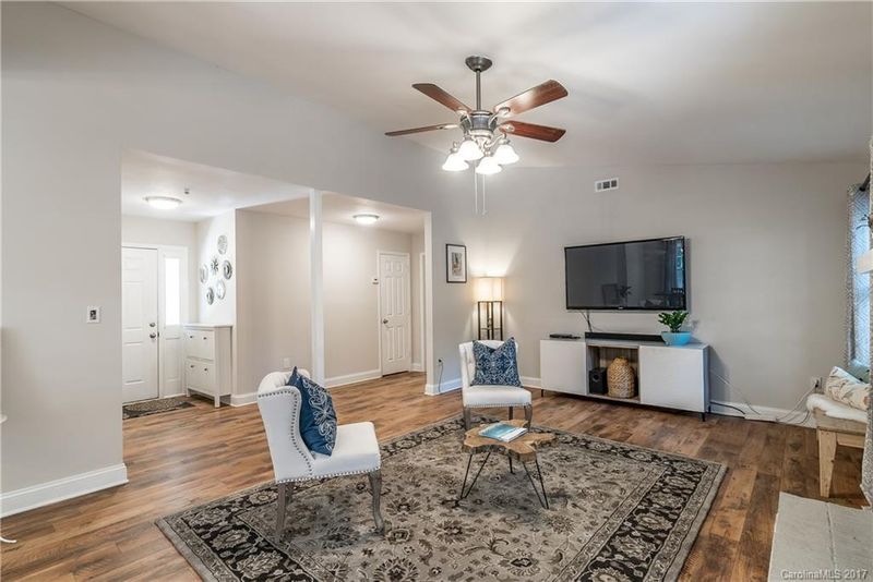 9001 Waggoneer Cir, Charlotte, NC 28270