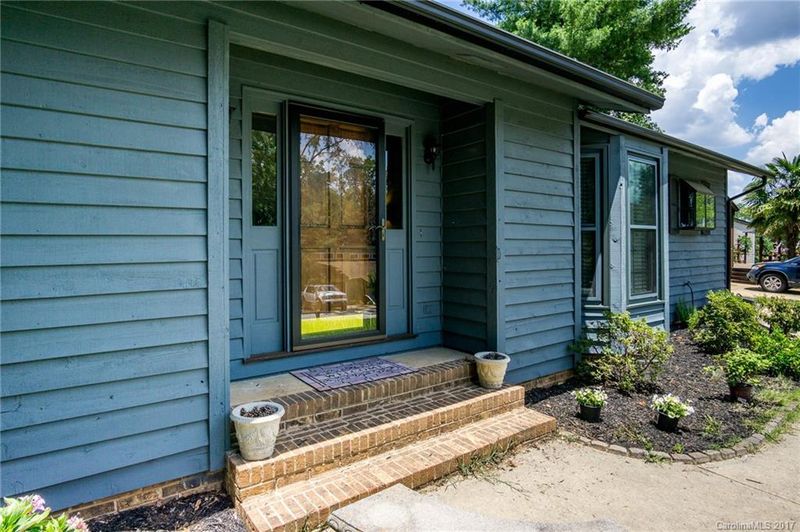 6047 Windjammer Dr, Tega Cay, SC 29708