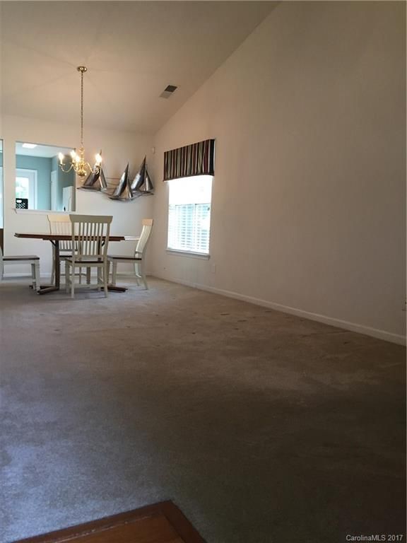 5463 Harris Cove Dr, Charlotte, NC 28269